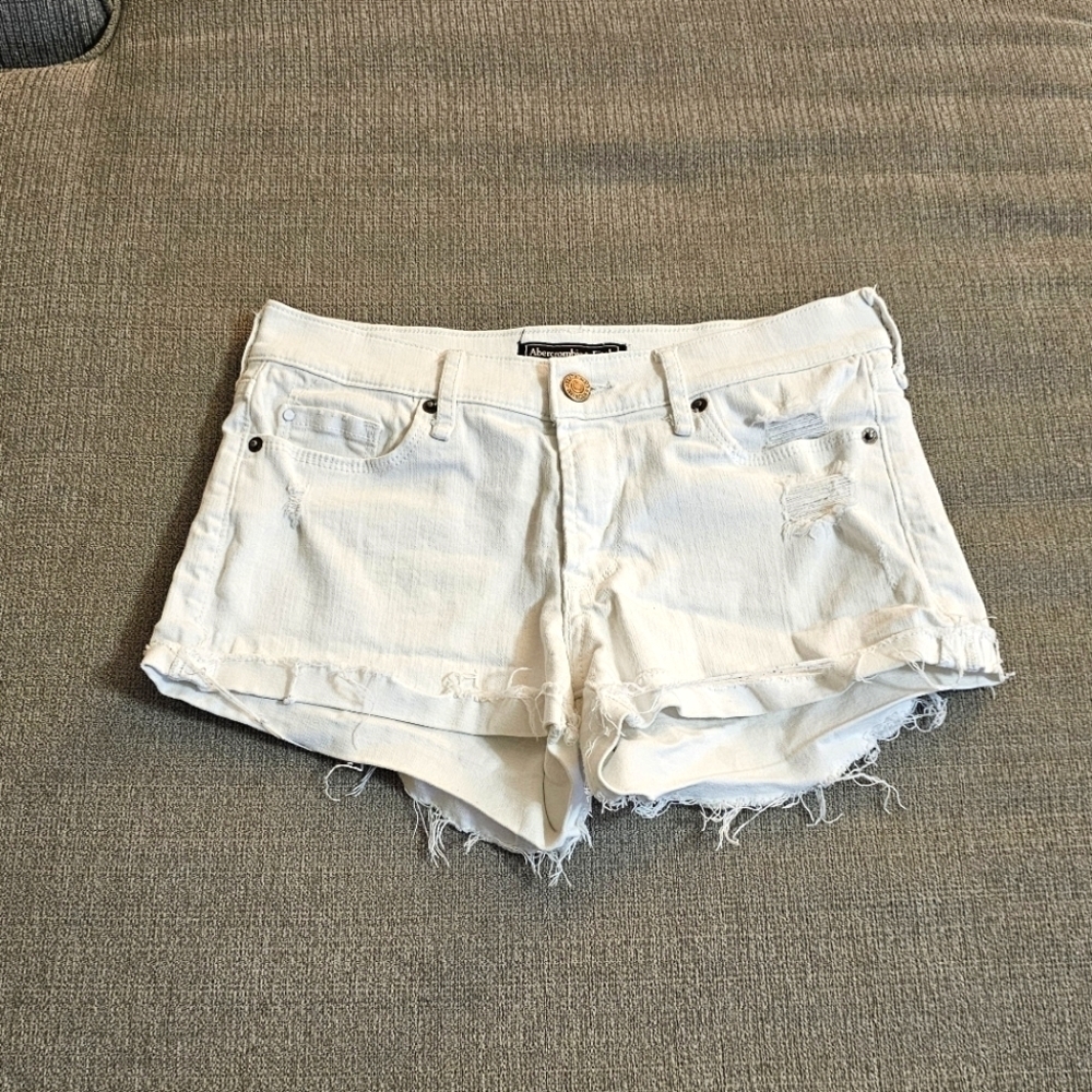 Abercrombie & Fitch White Denim Distressed Raw Hem Boho Shorts Size 24
